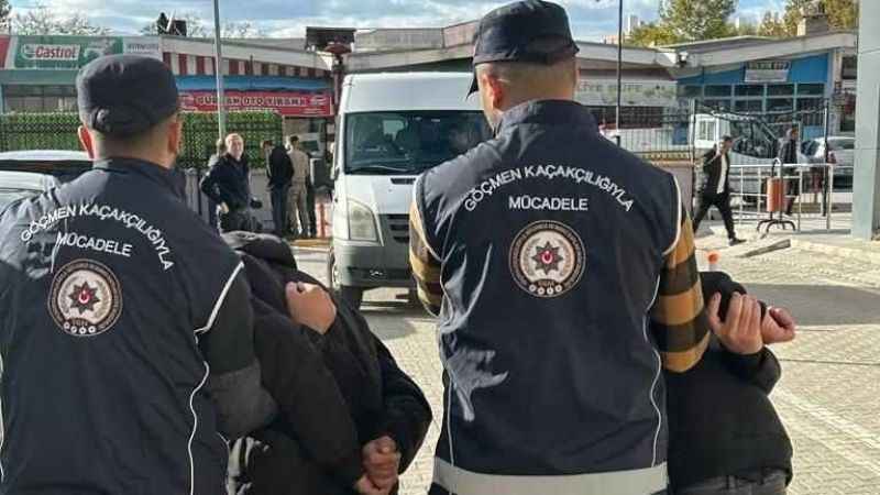 82 göçmen kaçakçılığı organizatörü ve bin 222 düzensiz göçmen yakalandı